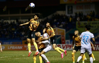 南定对阵清化：激烈角逐