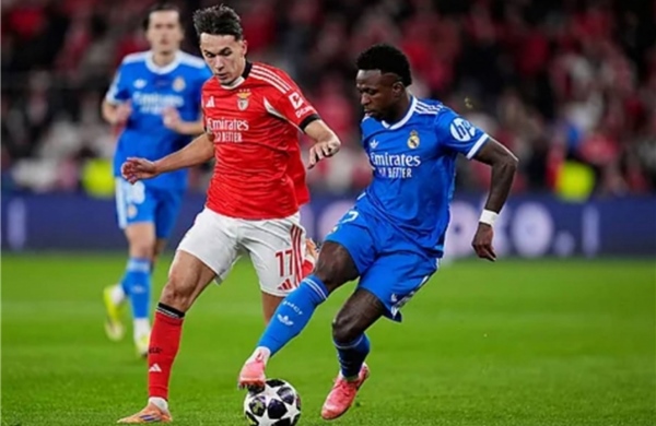 当皇家马德里在伯纳乌迎战穆里尼奥的球队时