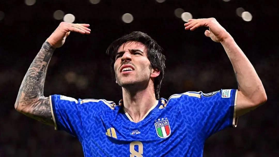 托纳利引领意大利前行，三位前锋助力球队赢得世界杯入场券半程资格