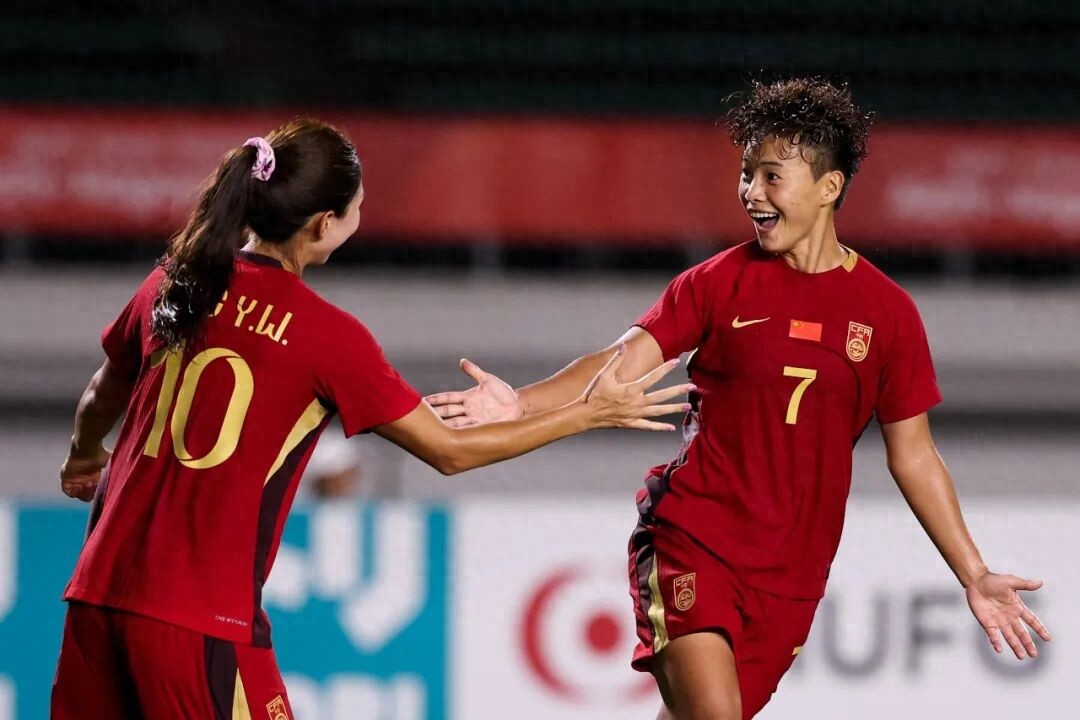 王霜状态火热,米利西奇进行大规模轮换,中国女足首战告捷,喜忧参半