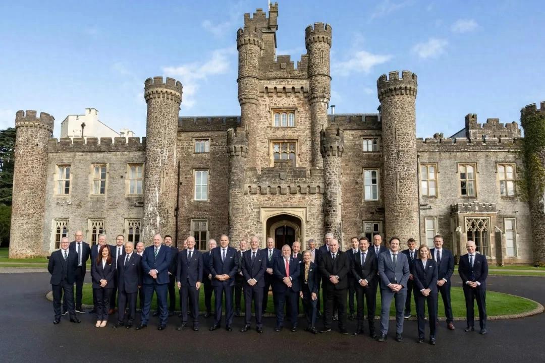 十秒内完成换人与场外治疗，国际足联新规严惩拖延战术