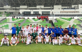 主教练黄文福：'越南U19为未来迈出了良好的起跑步伐'