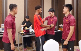 春生依依不舍告别越南国家队，金相植教练令球迷感动不已