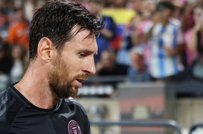 梅西的比赛演变成一场闹剧