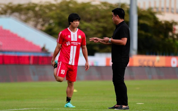 V-League太残酷了，让Công Phượng难以应对