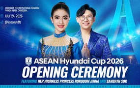 诺罗敦·珍娜公主与歌手桑巴·索克在2026年东盟 Hyundai 杯开幕式上献艺。