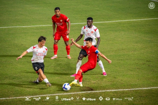 CAHN 0-0 Hà Tĩnh 足球直播:开局气势高涨