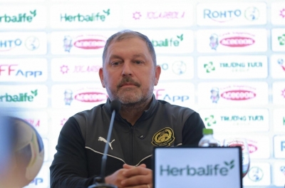 马来西亚主帅直言越南国家队球员文后与黄亨一事