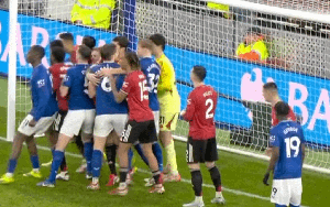 埃弗顿“复制”阿森纳的角球战术，为何曼联门将能够成功化解？