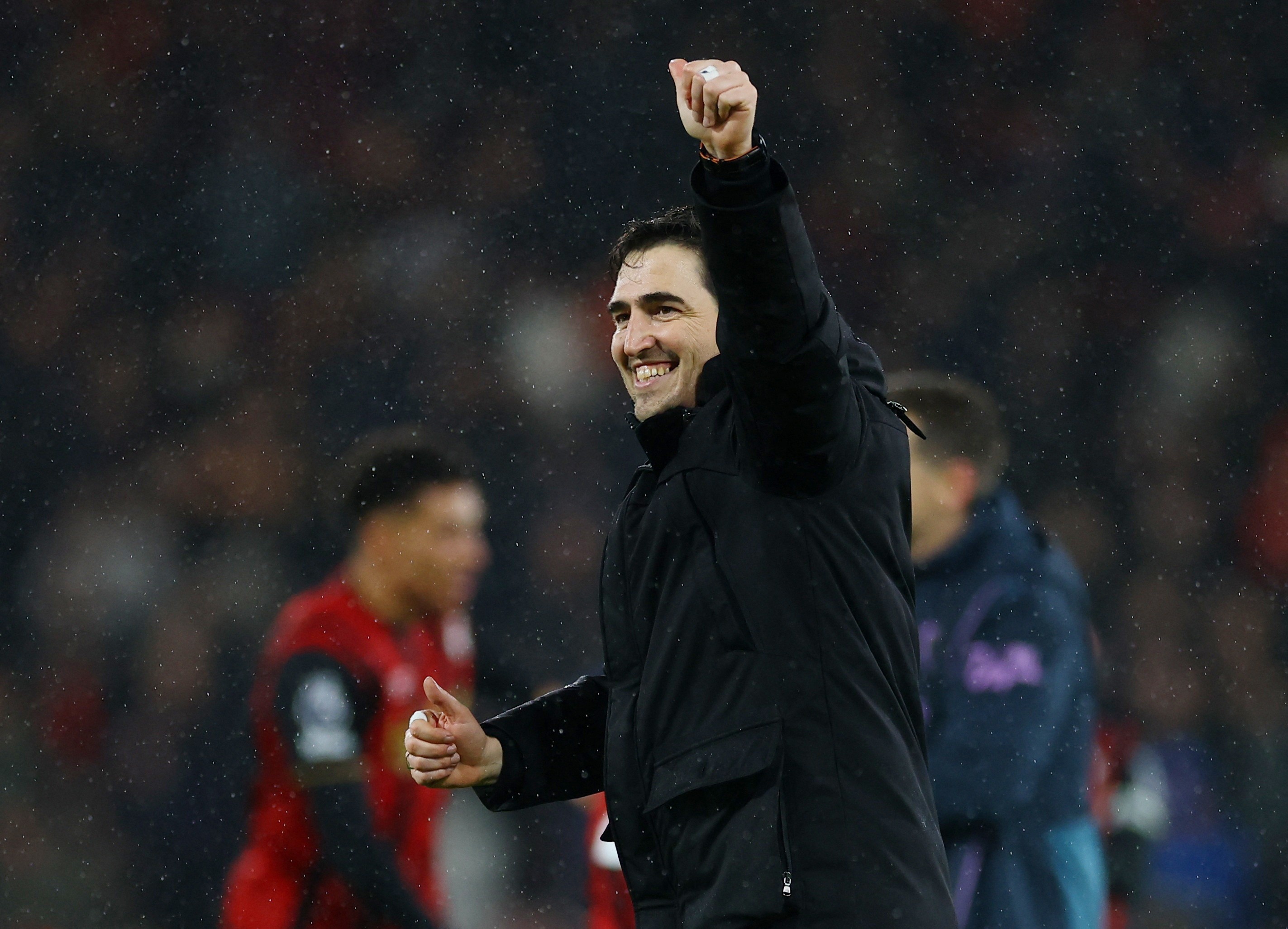 伊劳拉实为核心人物 伯恩茅斯出售五位主力获利2.5亿英镑 连续击败热刺、利物浦与阿森纳并保持12轮不败