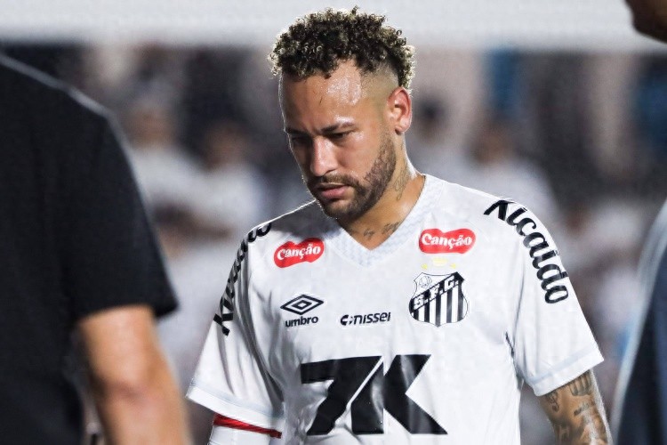 梅西和C罗都能参加世界杯，但内马尔却无缘，西班牙媒体称内马尔虽然在努力，但机会不大。