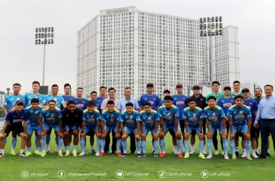 越南国家队从越南足球联合会两位高层领导处获得精神激励
