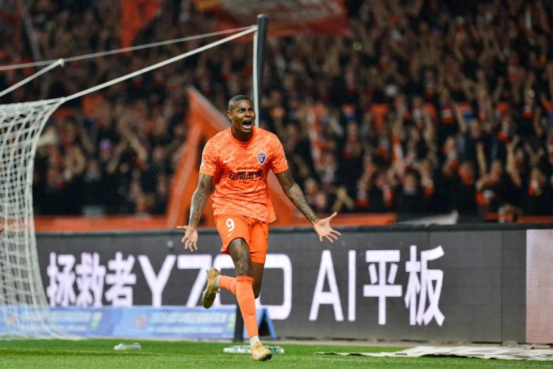 玉昆首战轻松击败海牛，乔迪仍需应对诸多挑战