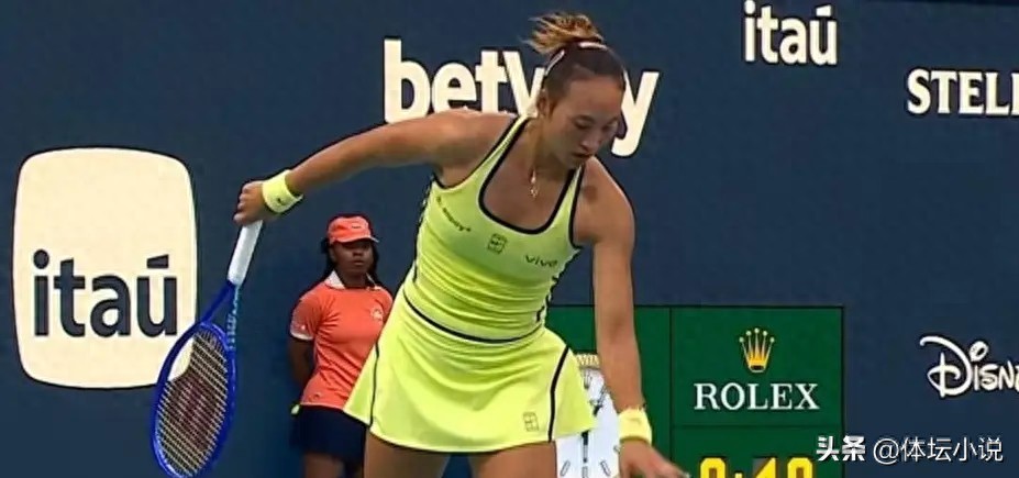 奇迹未现！郑钦文以0-2败于萨巴伦卡，战绩为1胜8负，深感绝望，即时排名已公布