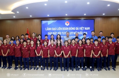 越南足球联合会主席为越南U17队出征2026亚洲杯加油鼓劲