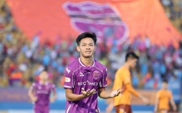 越南U23前锋因球队降级向球迷道歉