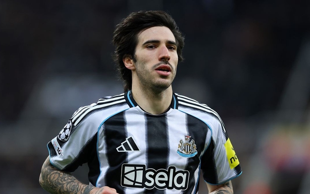 曼联为何不惜重金引进托纳利？