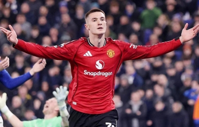 击败埃弗顿,曼联重返英超前四