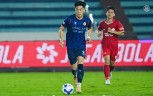 丁北与河内公安俱乐部续签合约。