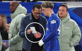 切尔西主帅因第84分钟“怪异”举动遭猛烈抨击，球队在欧冠联赛中以2-8落后于巴黎圣日耳曼