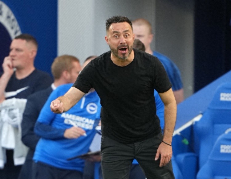 热刺新任主帅人选逐渐明朗，一份为期五年的长约即将签下德泽尔比，原定夏季上任的计划转为紧急救火任务。