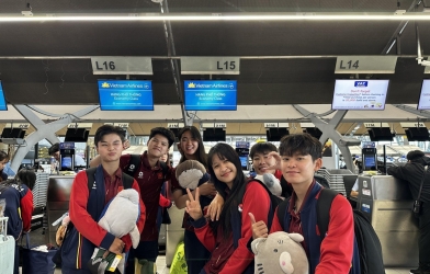 越南女足国家队在世界杯资格赛征程后回国