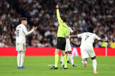 学生收到红牌，皇马教练赞扬裁判