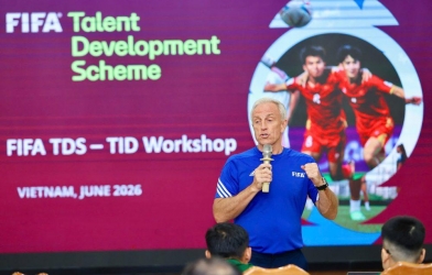越南足球在青少年选拔中逐步接近FIFA标准。