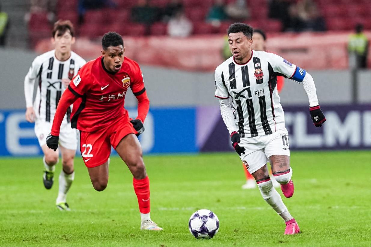 林皇或将登陆巴西甲级联赛？转会专家罗马诺透露：科林蒂安有望免费签下33岁的英格兰中场球员林加德。