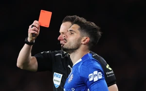 切尔西主帅因球队频繁领红牌，对球员发出严厉警告