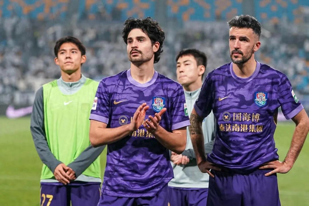 终场前再送乌龙！连续比赛补时失球，津门虎处境愈发艰难