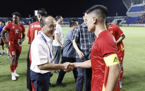 越南足球今日热点 19/7:VFF领导鼓励越南国家队;胡志明市公安俱乐部告别前越南国脚