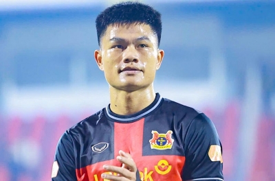 越南国家队前锋在一场比赛中攻入5球