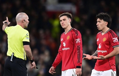 官方消息：英超联赛发布紧急通告，曼联负于利兹联