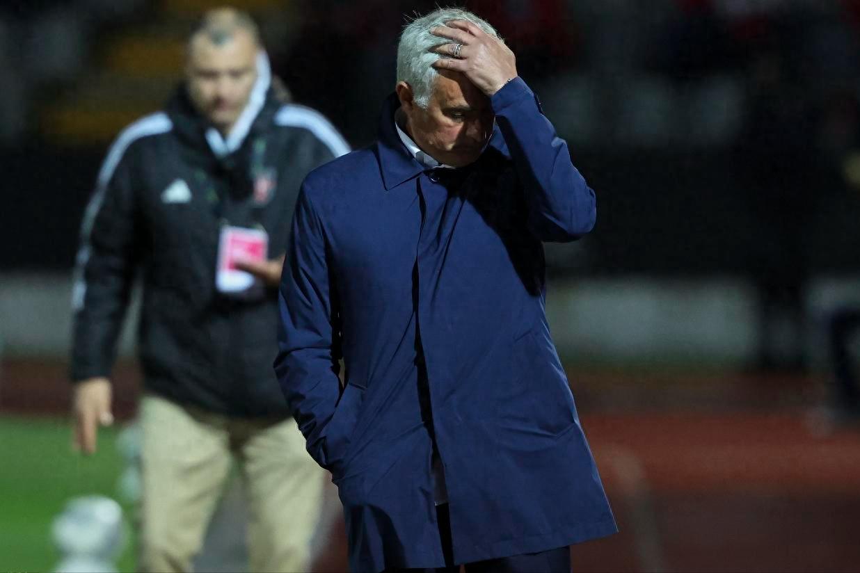 穆里尼奥再度揪出内部问题并发表惊人言论，若本菲卡选择解约，球迷期盼阿莫林接手帅位