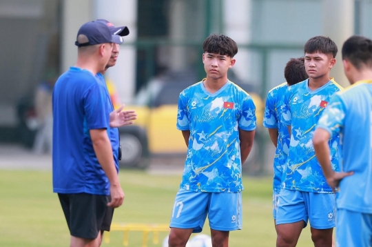 热点新闻：西班牙越侨精英随越南U19队前往印尼