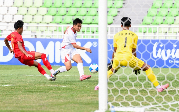 越南U19队屏息以待,关注澳大利亚U19队的比赛表现。