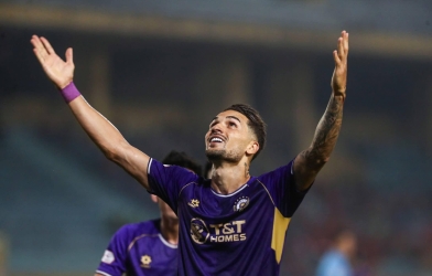 黄亨在攻入河静队球门后做出了意义非凡的举动