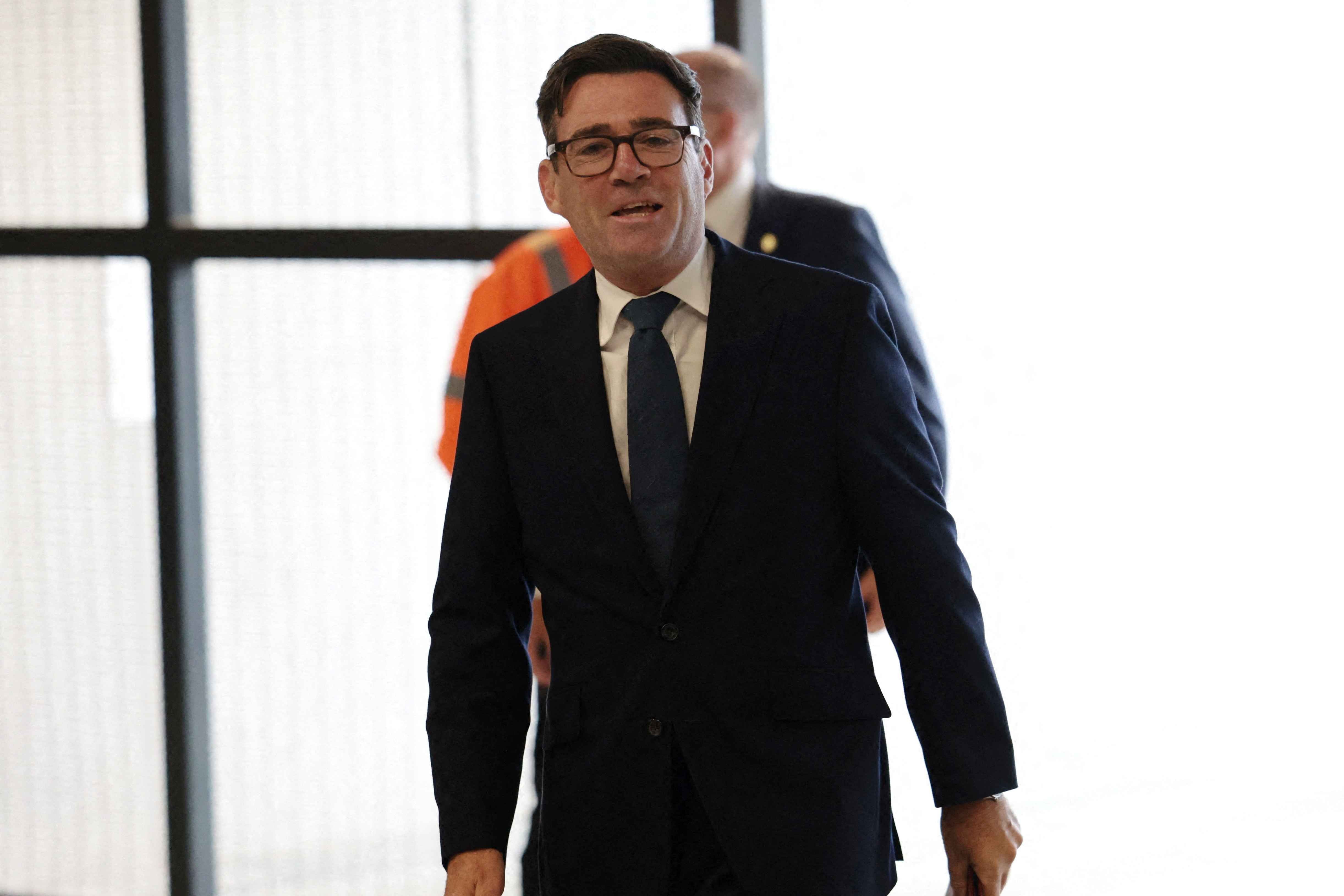 英国首相伯纳姆承诺公开其与曼城之间的市长任内往来