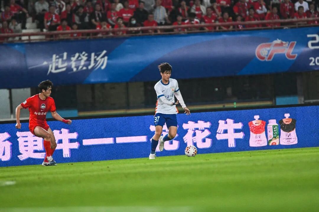 破釜沉舟推行年轻化，泰山队赢得胜利