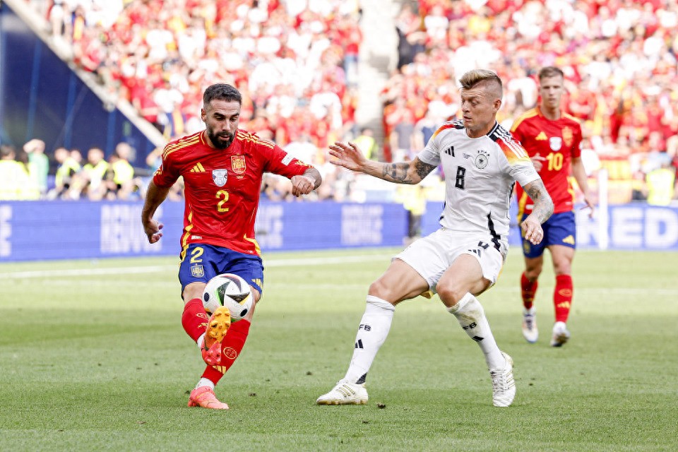比赛最后一刻进球！西班牙2-1击败德国，亚马尔送出关键传球，梅里诺在补时阶段完成致命一击