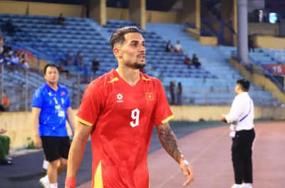 无需“超凡表现”，黄亨仍以独特方式“掀起热潮”