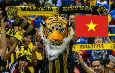 马来西亚球迷在错失东南亚赛事半决赛资格后，齐声呼喊越南队的名字。
