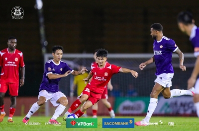 V.League第一轮后,谁正在接近越南国家队中与黄德搭档的“扫荡者”位置?