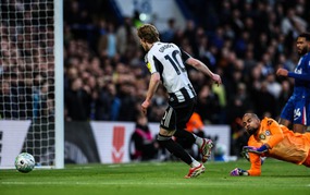 切尔西主场失利，英超前四争夺陷入危机