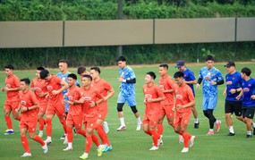 今日越南足球热点新闻(9月23日):越南国家队启程前往印尼;越南U23在迎战韩国前收获好消息