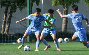 越南足球今日热点 31/5：U19越南队备战东帝汶；清化俱乐部注册安德庆为主教练
