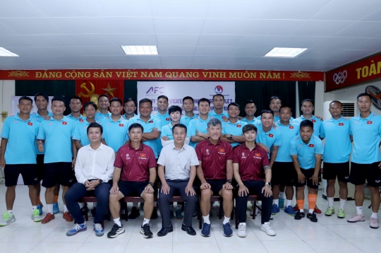 AFC/VFF B级足球教练证书课程圆满闭幕