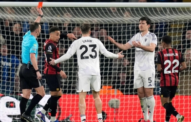 曼联传奇指责裁判在马奎尔红牌后偏袒对手