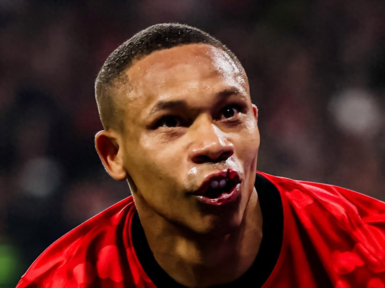 中超联赛开幕战红牌事件后续 37岁生日球员或将遭受追加处罚 韦林顿唇部缝合15针并由妻子悉心照料